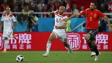 Thoát thua phút cuối giờ, Tây Ban Nha bảo vệ vị trí nhất bảng B