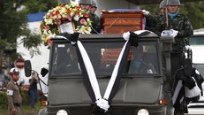 Quân đội Thái Lan tiễn đưa cựu đặc nhiệm SEAL ra sân bay