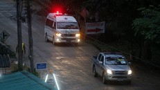 Ba cầu thủ đầu tiên ra khỏi hang Tham Luang