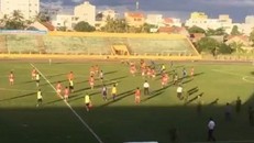 Hình ảnh cắt ra từ clip ghi lại vụ việc