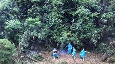 Hiện trường nơi tìm được thi thể bé gái. Ảnh: Tiền Phong