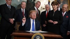 Nông dân Mỹ chịu ảnh hưởng tiêu cực từ chính sách thuế quan mới của ông Trump