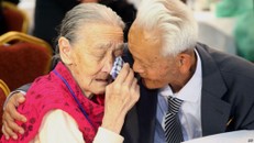 Người dân hai miền Triều Tiên mừng tủi ngày hội ngộ