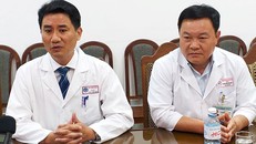 Bác sĩ Lê Đức Nhân, Giám đốc Bệnh viện Đà Nẵng thông tin vụ việc. Ảnh: Zing