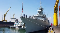 Tàu Hải quân Hoàng gia Canada (HMCS) Calgary cập cảng Tiên Sa. Ảnh: VGP