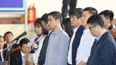 Các bị cáo tham dự phiên tòa trong sáng nay. Ảnh: Tiền Phong