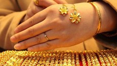 Giá vàng ngày 20/11: Bất ổn tại chính trường Anh khiến nhà đầu tư tìm tới vàng