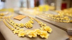 Giá vàng ngày 23/11: Thị trường trong nước chưa bắt kịp đà tăng của thế giới