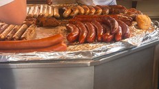 Chính quyền Đức xin lỗi vì phục vụ thịt lợn cho người Hồi giáo