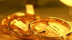 Giá vàng ngày 5/12: Thị trường trong nước chưa bắt kịp đà tăng của thế giới