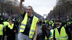 Chính phủ Pháp bãi bỏ quyết định tăng thuế nhiên liệu