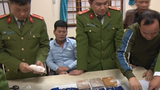 Nghệ An: Bắt giữ hai đối tượng tàng 3 bánh heroin và hàng nghìn viên ma túy tổng hợp