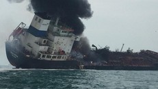 Tàu Việt Nam bốc cháy trên biển Hong Kong