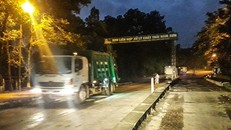 Xe chở rác đã có thể tiến vào khu xử lý rác thải Nam Sơn. Ảnh: An ninh Thủ đô