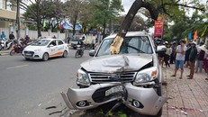 Chiếc xe ô tô gây tai nạn. Ảnh: Tiền Phong