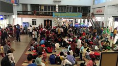 Sự cố đã ảnh hưởng tới hàng nghìn hành khách đang chuẩn bị về quê dịp Tết Âm lịch. Ảnh: Tiền Phong