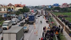 Vụ tai nạn thương tâm trên Quốc lộ 5 (huyện Kim Thành, Hải Dương) vào ngày 21/1 đã khiến 16 người thương vong. Ảnh: Đại Đoàn Kết