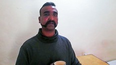 Thủ tướng Pakisan tuyên bố sẽ phóng thích phi công Ấn Độ