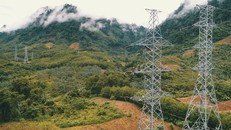 Nhiều giải pháp kỹ thuật, vận hành đã được EVN ứng dụng trong khâu truyền tải lưới điện đã góp phần vào việc giảm TTĐN của Tập đoàn trong những năm qua. Ảnh: VGP