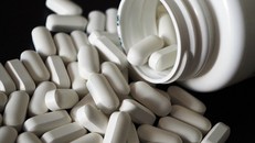 Sử dụng aspirin thường xuyên không giúp giảm nguy cơ đột quỵ ở người cao tuổi