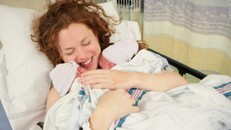 Jill Promoli cùng hai cậu con trai sinh đôi của mình, Jude và Thomas McGee. Jude chết do bệnh cúm khi mới 2 tuổi. Ảnh: CNN