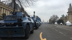 Quân đội Pháp sẵn sàng nổ súng nếu phe 'Áo vàng' quá khích