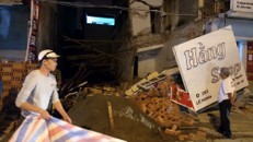 Hiện trường vụ sập nhà. Ảnh: Lao Động