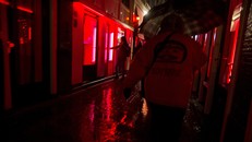 Công đoàn Mại dâm Hà Lan chỉ trích lệnh cấm du khách sau 7 giờ tối