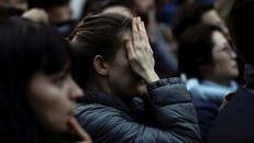 Người dân Paris bật khóc khi Nhà thờ Đức Bà chìm trong biển lửa