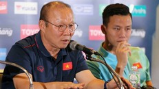 HLV Park Hang-seo và đội trưởng Quế Ngọc Hải. Ảnh: VFF
