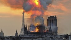 Chập điện hoặc tàn thuốc lá có thể là nguyên nhân gây cháy Nhà thờ Đức Bà