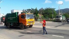 Đà Nẵng ùn ứ chất thải do người dân chặn xe rác vào bãi rác Khánh Sơn