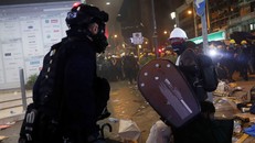 Cảnh sát bắt giữ người đứng đầu các cuộc biểu tình tại Hong Kong