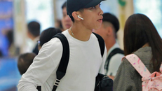 Hậu vệ Văn Hậu tại sân bay Suvarnabhumi tối ngày 3/9. Ảnh: Dân trí