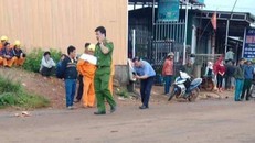 Công an khám nghiệm hiện trường. Ảnh: Zing