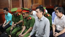 Các bị cáo trong phiên xét xử hôm nay. Ảnh: VietNamNet