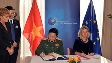 Việt Nam và EU ký Hiệp định về hợp tác quốc phòng