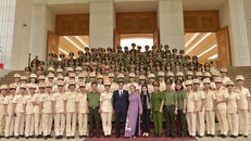 Phó Thủ tướng gặp mặt những 'bông hồng thép' trong lực lượng CAND