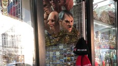 Đức phản ứng việc mặt nạ Hitler được bày bán dịp Halloween