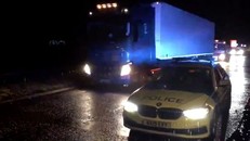 Phát hiện 15 người đàn ông trốn trong xe tải vượt biên vào Anh