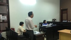 Ông Lê Văn Vui, đại diện phía nguyên đơn trình bày tại phiên tòa. Ảnh: VOV