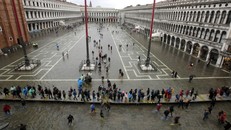 Venice trải qua trận lụt tồi tệ nhất trong 50 năm 