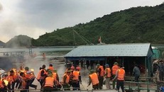 Cưỡng chế nhà bè nuôi cá trái phép, lực lượng công vụ bị ném bom xăng