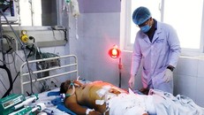 Nam thanh niên thoát khỏi cơn nguy kịch sau gần 5 giờ phẫu thuật. Ảnh: BVCC.