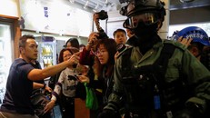 Hong Kong nghiên cứu dự luật cấm xúc phạm công chức