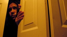 Phát hiện thiếu niên mất tích hơn 2 năm trong tủ áo của nghi phạm ấu dâm