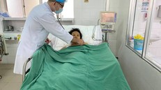 Sản phụ Ngân đang được chăm sóc tại BVĐKTƯ Cần Thơ. Ảnh: BVCC