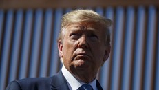 Chính quyền Trump bị tố cáo phạm luật khi 'đóng băng' viện trợ Ukraine