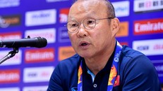 HLV Park Hang-seo trả lời họp báo sau trận. Ảnh: VFF
