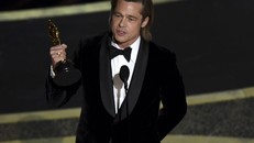 Brad Pitt giành giải thưởng Oscar đầu tiên trong sự nghiệp diễn xuất. Ảnh: AP